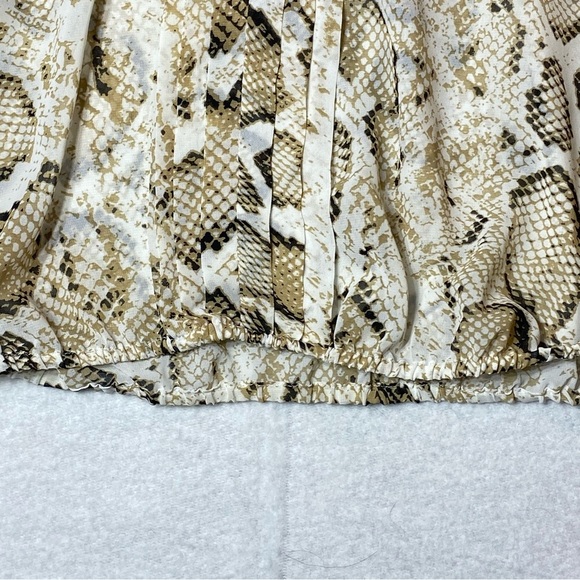 A.N.A Women’s L Snakeskin Print Blouse Pullover Pintuck Detail V-Neck 3/4 Sleeve - Picture 11 of 16
